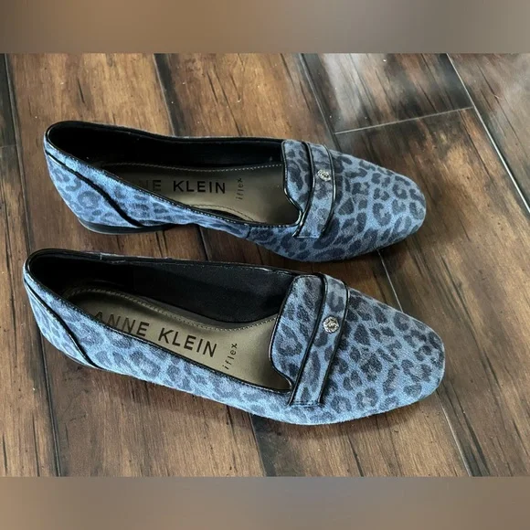 Anne Klein Flats with Sleek Design - Picture 7 of 7